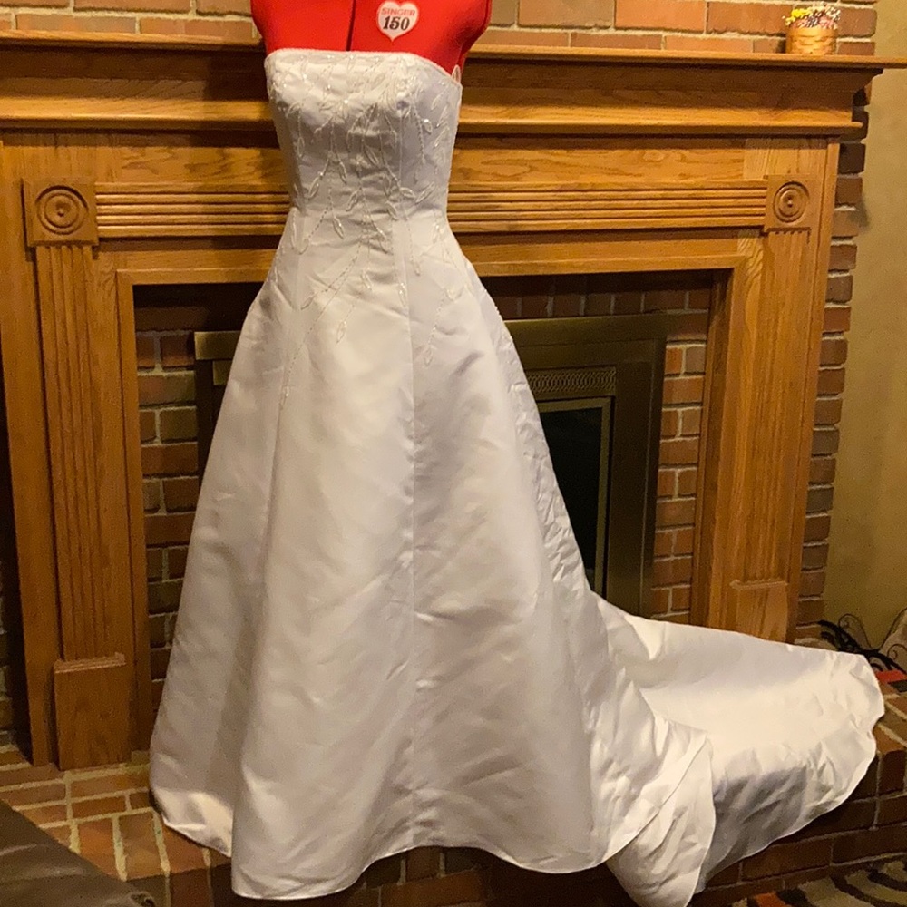 EUC sz 10 2pc bridal gown and chiffon jacket - Picture 3 of 12